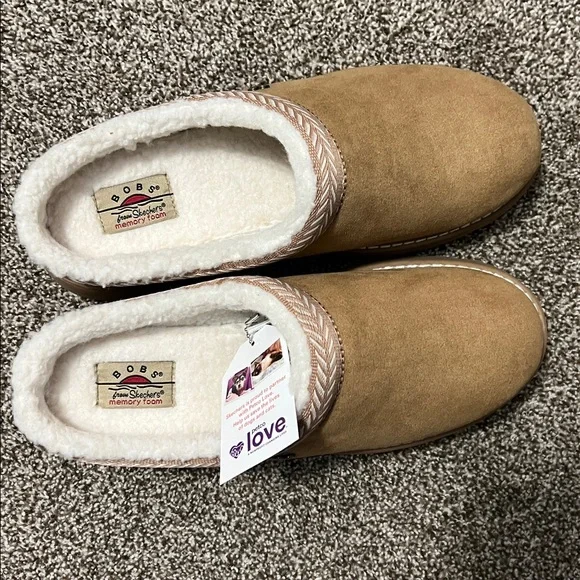 NWT Skechers Tan Suede Slip-On Slippers Size 9 - Picture 4 of 4